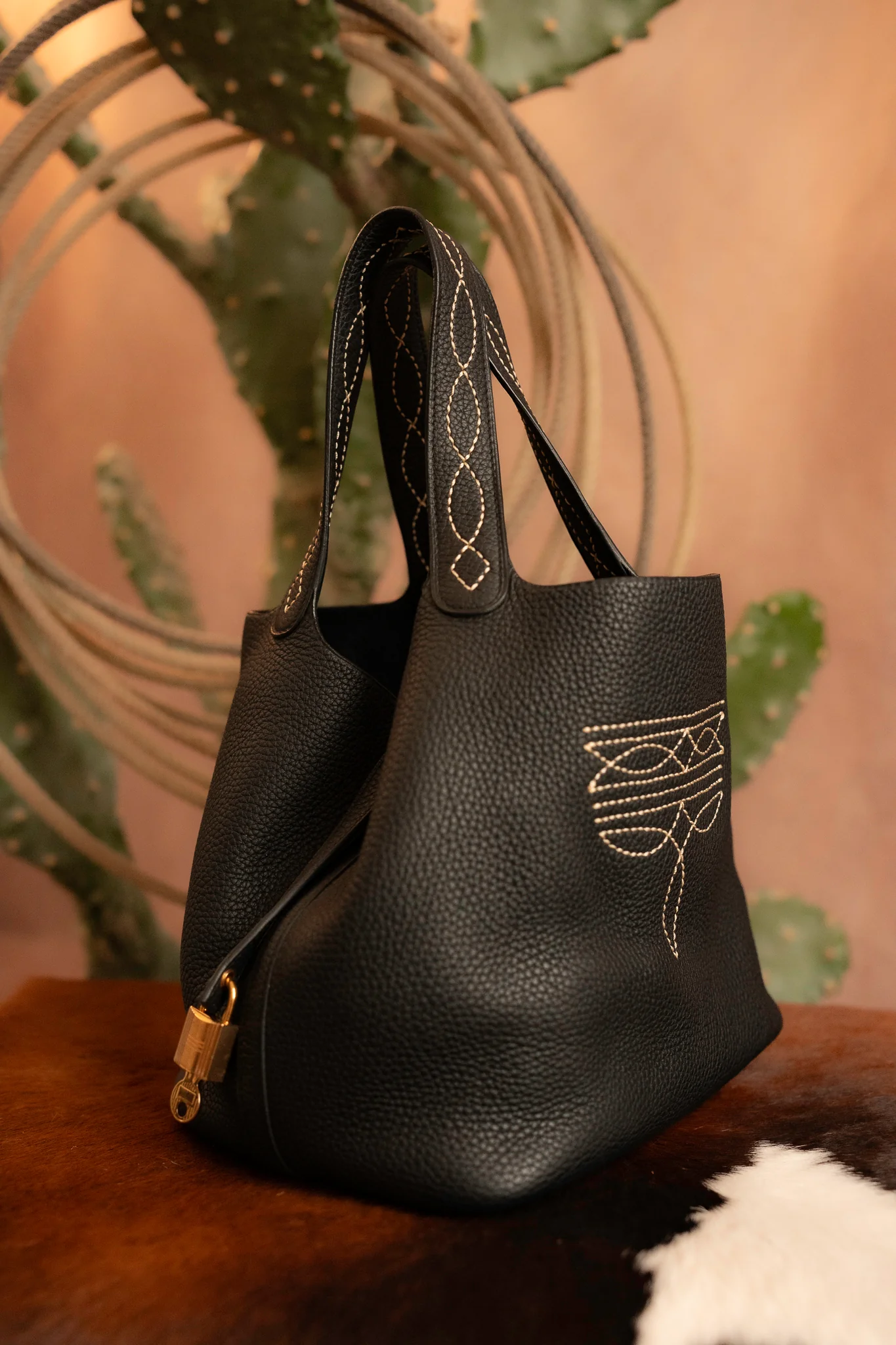Leather and Vodka Picotin 22 Gun Sling Handbag - Image 2