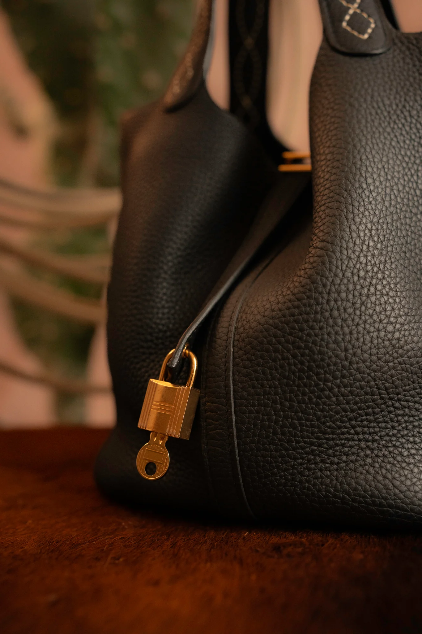 Leather and Vodka Picotin 22 Gun Sling Handbag - Image 4