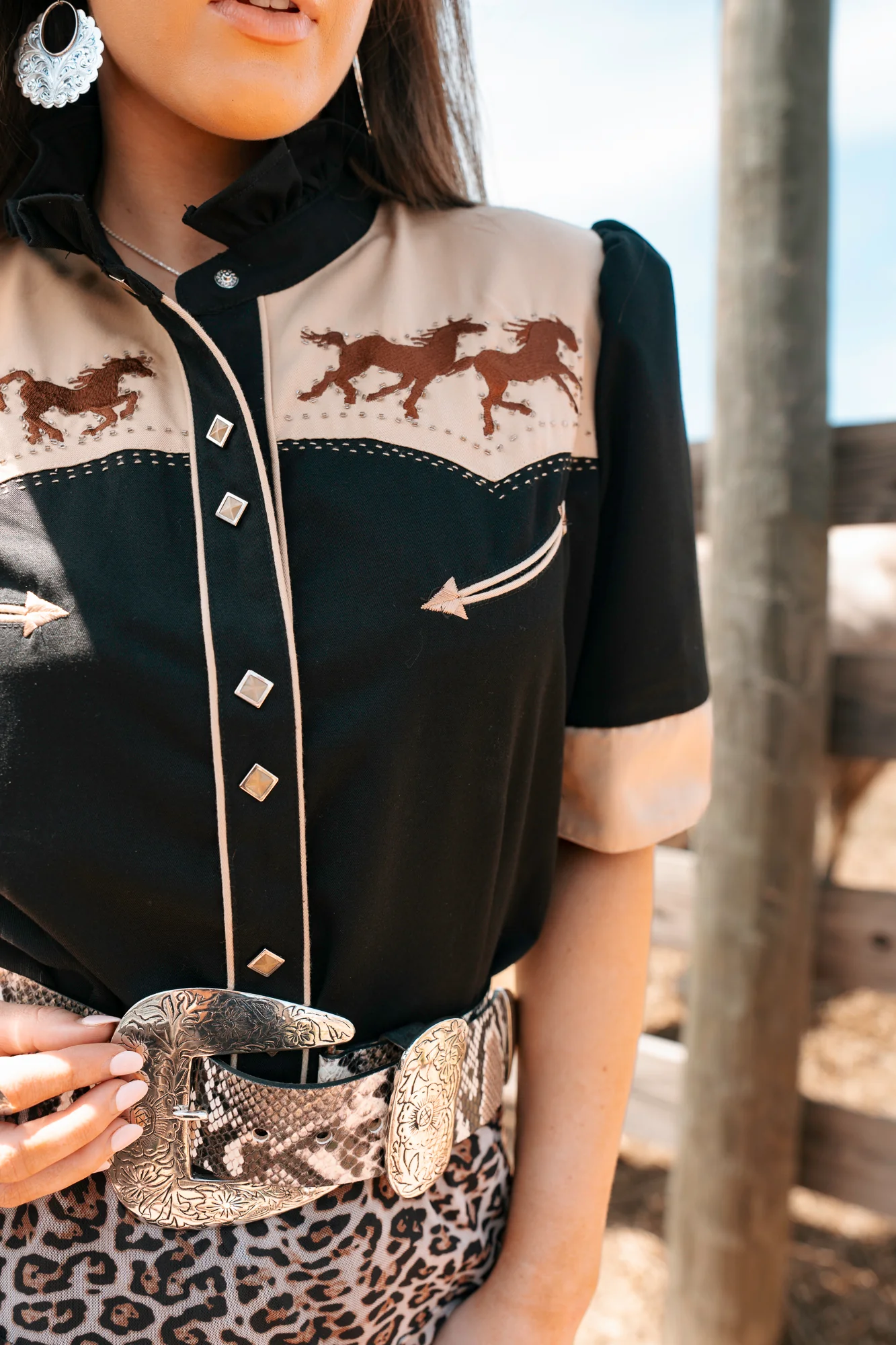 Wild Ridge Vintage Horse Embroidered Bead Blouse - Image 6