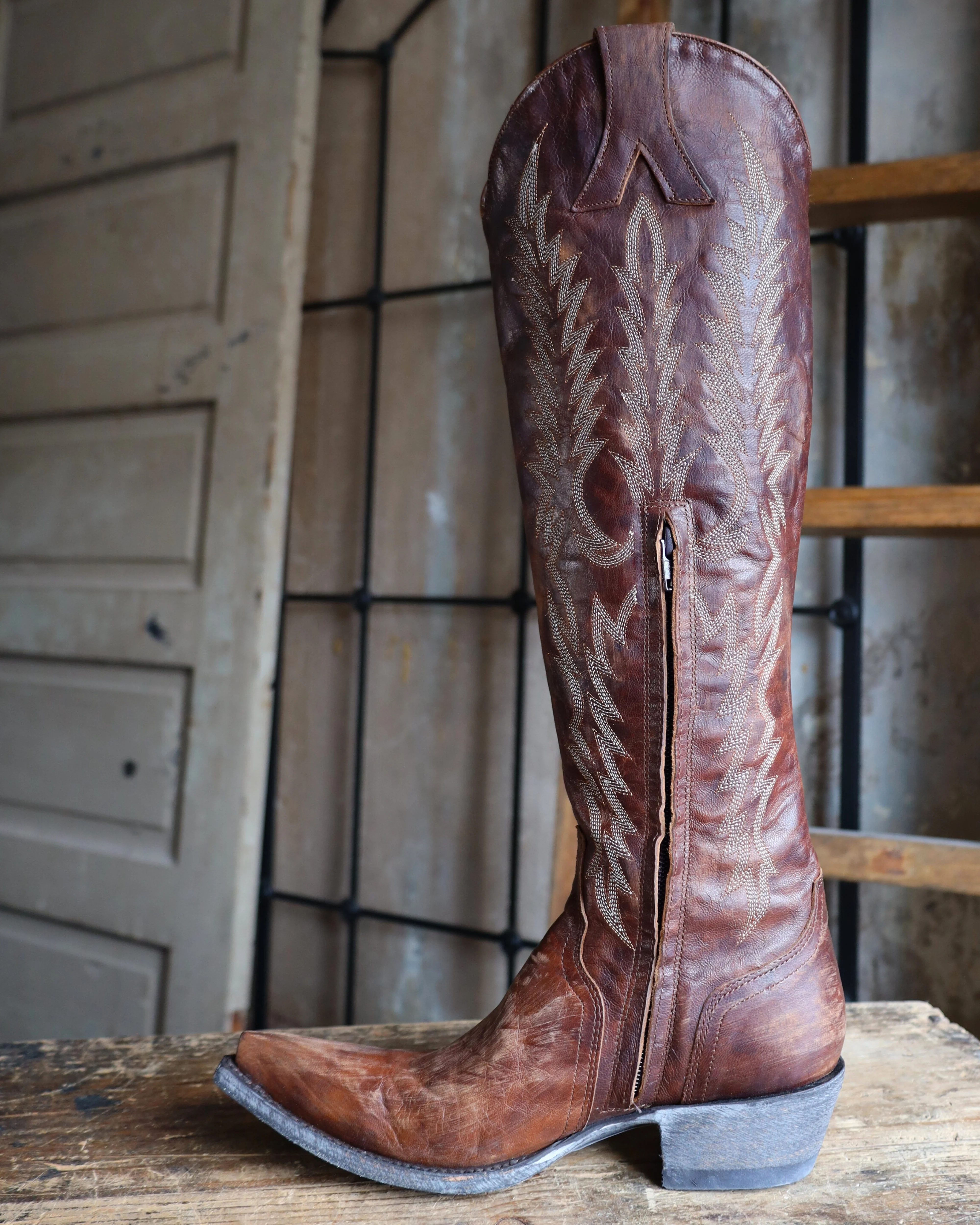 OLD GRINGO WOMEN'S MAYRA BRASS 18" BOOT - Image 10