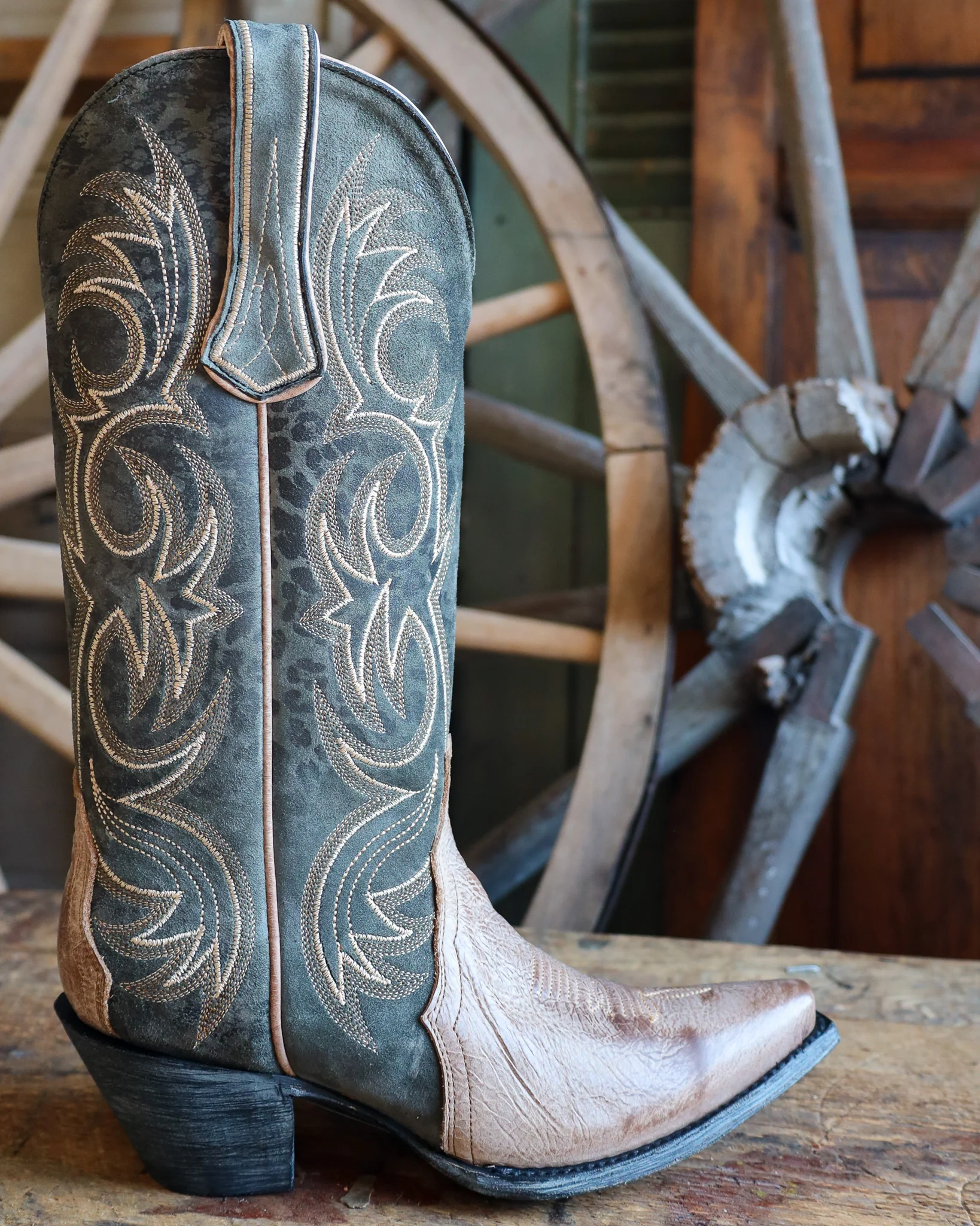 YIPPEE KI YAY BY OLD GRINGO WOMEN'S SOMERS TAN AND CARBON 12" BOOT
