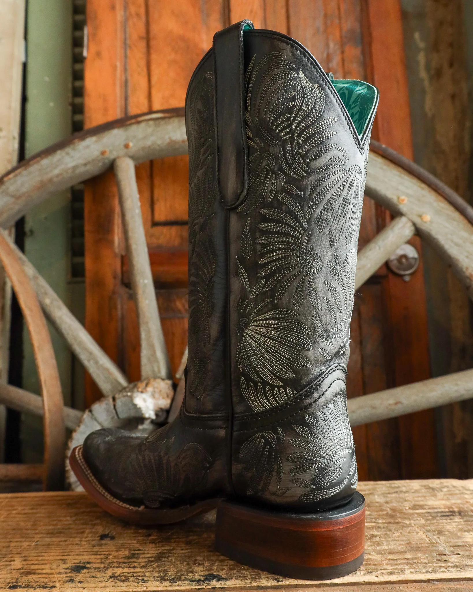 Corral Women's Floral Embroidery Square Toe 11" Boot - Image 6