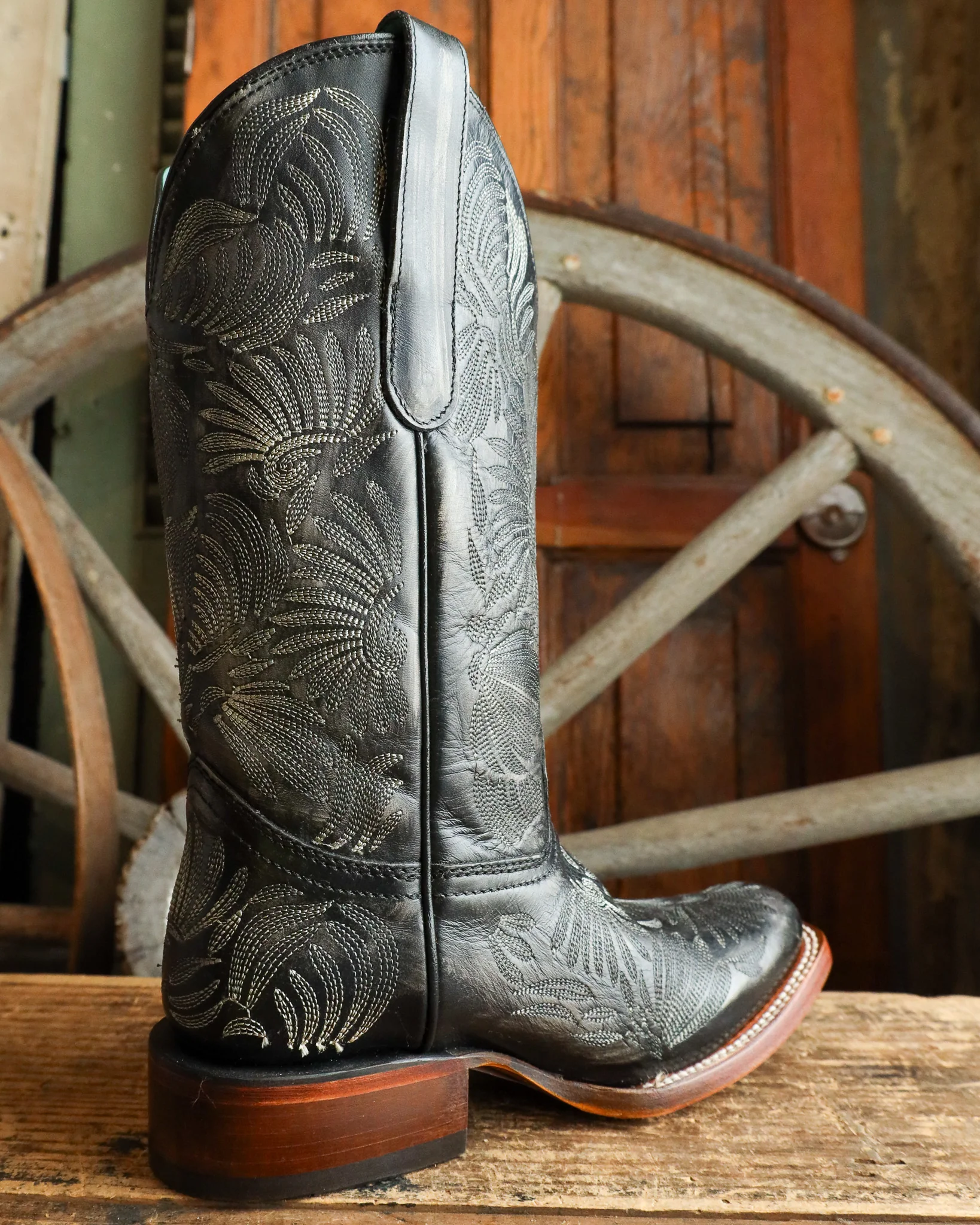 Corral Women's Floral Embroidery Square Toe 11" Boot - Image 7