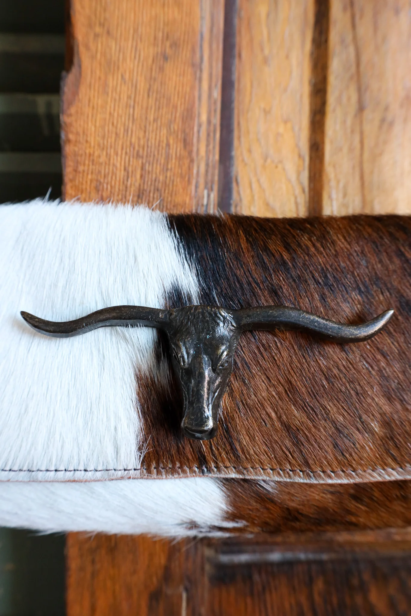 Two Bar West Longhorn Cowhide Clutch Crossbody Purse - Image 4