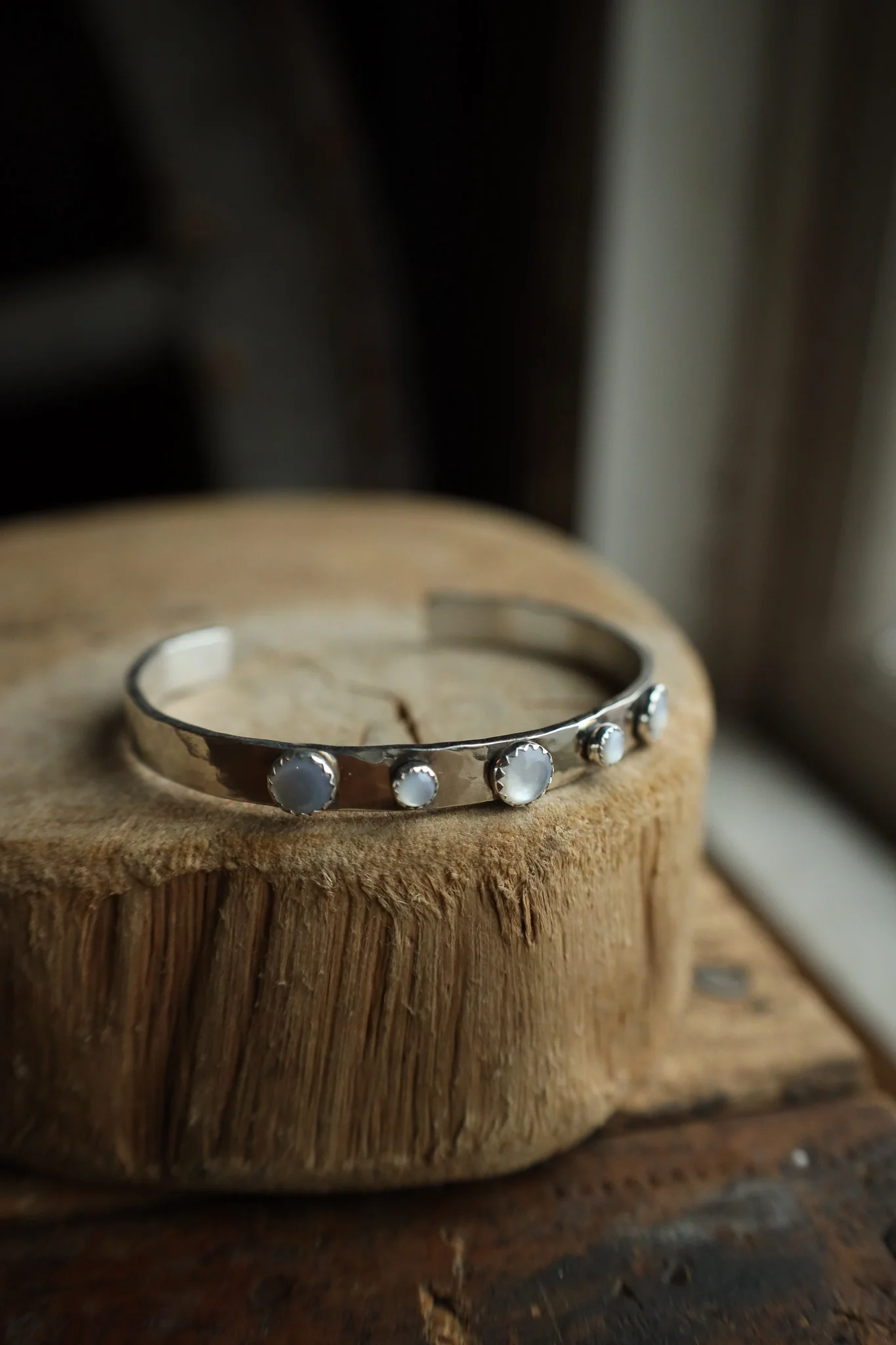 Richard Schmidt 3 Mother Of Pearl Rounds 2 Dots 6MM Cuff - Image 2