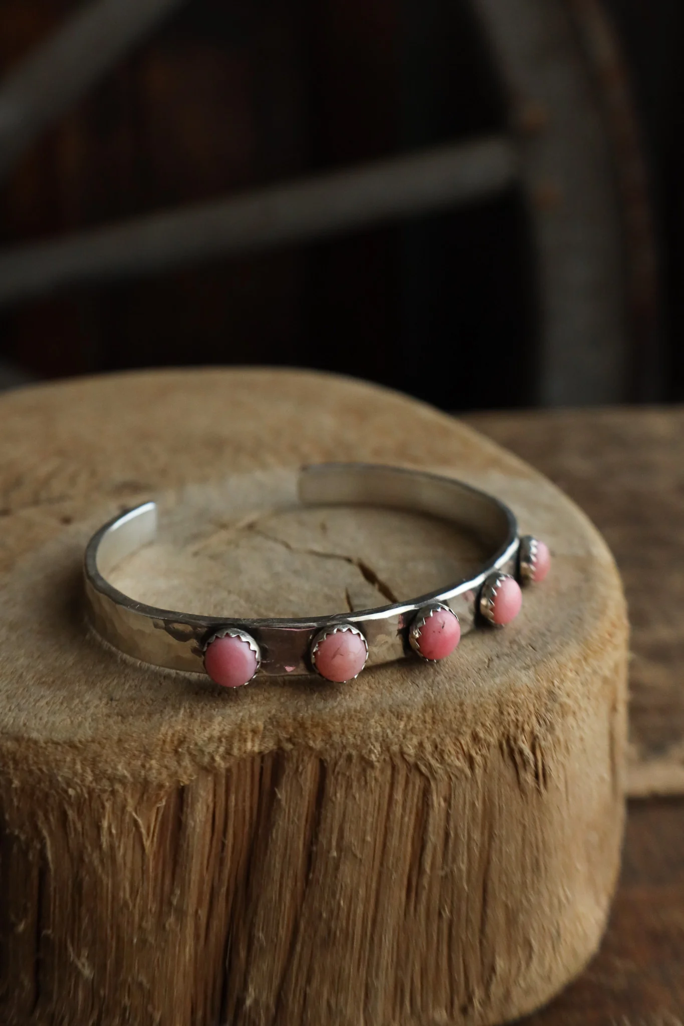 Richard Schmidt 6MM 5 Pink Conch Rounds Cuff - Image 2