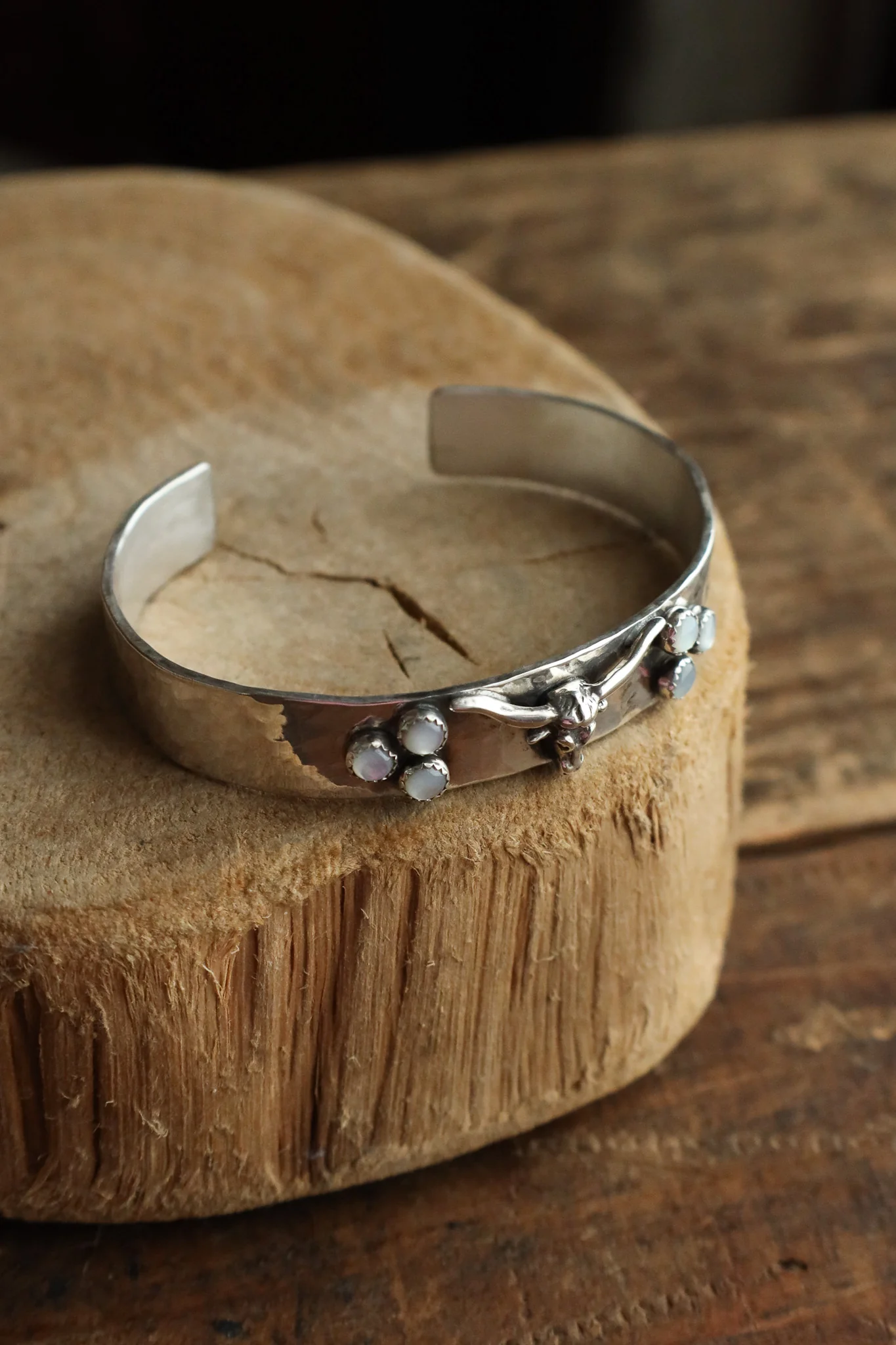 Richard Schmidt Longhorn 6 Mother Of Pearl Dots Cluster Cuff - Image 3
