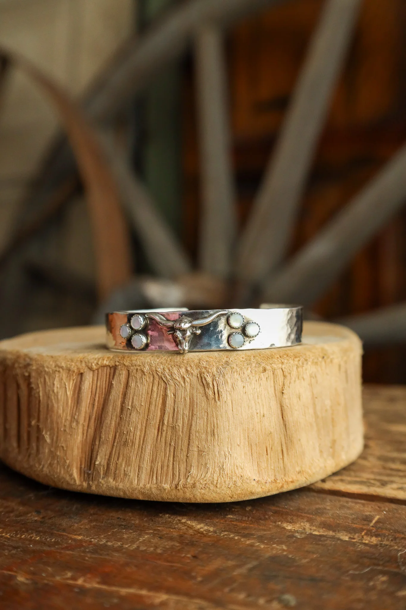 Richard Schmidt Longhorn 6 Mother Of Pearl Dots Cluster Cuff - Image 5