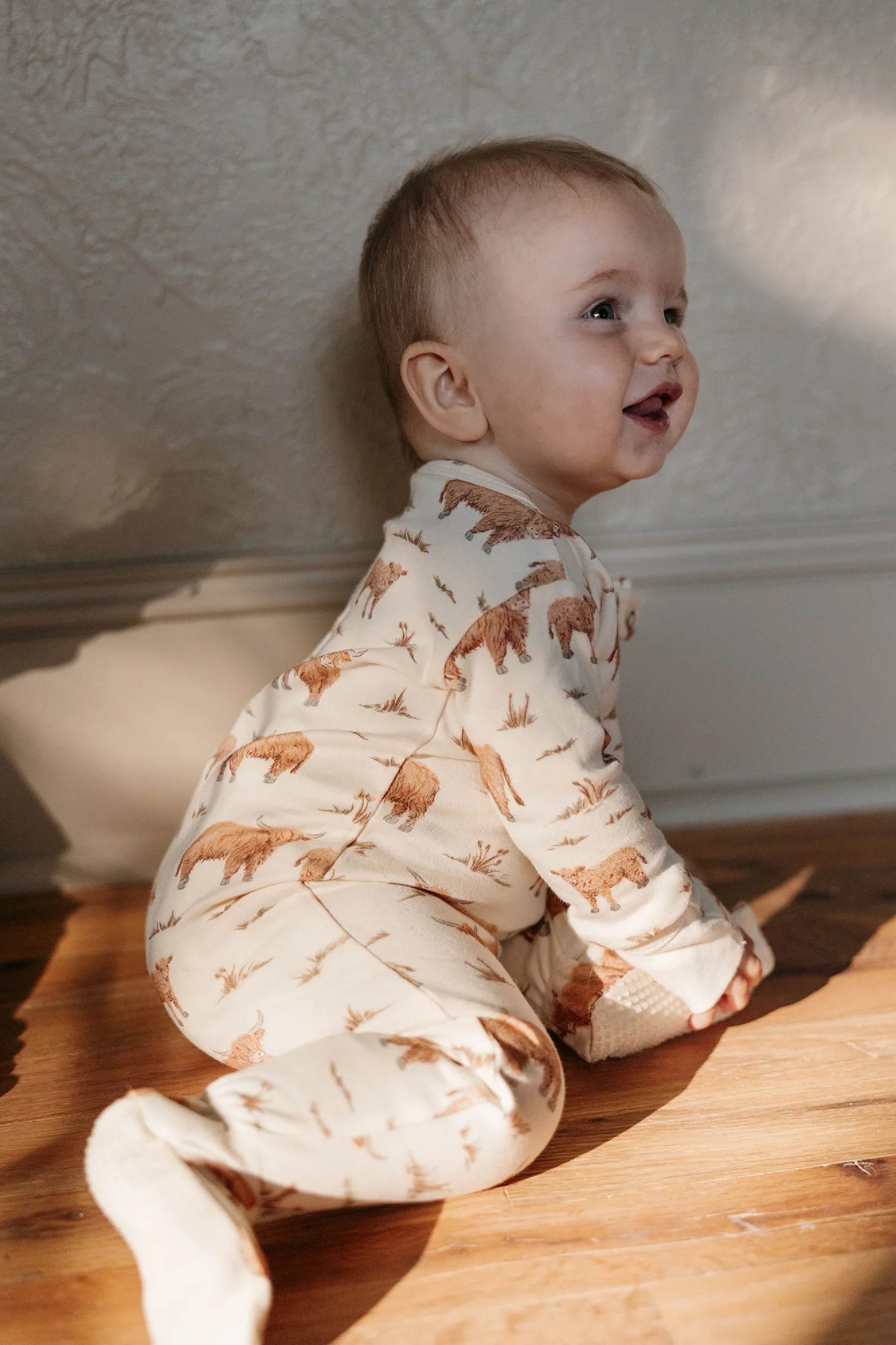 L'oved Baby Highland Cow | Organic Zipper Footie - Image 3