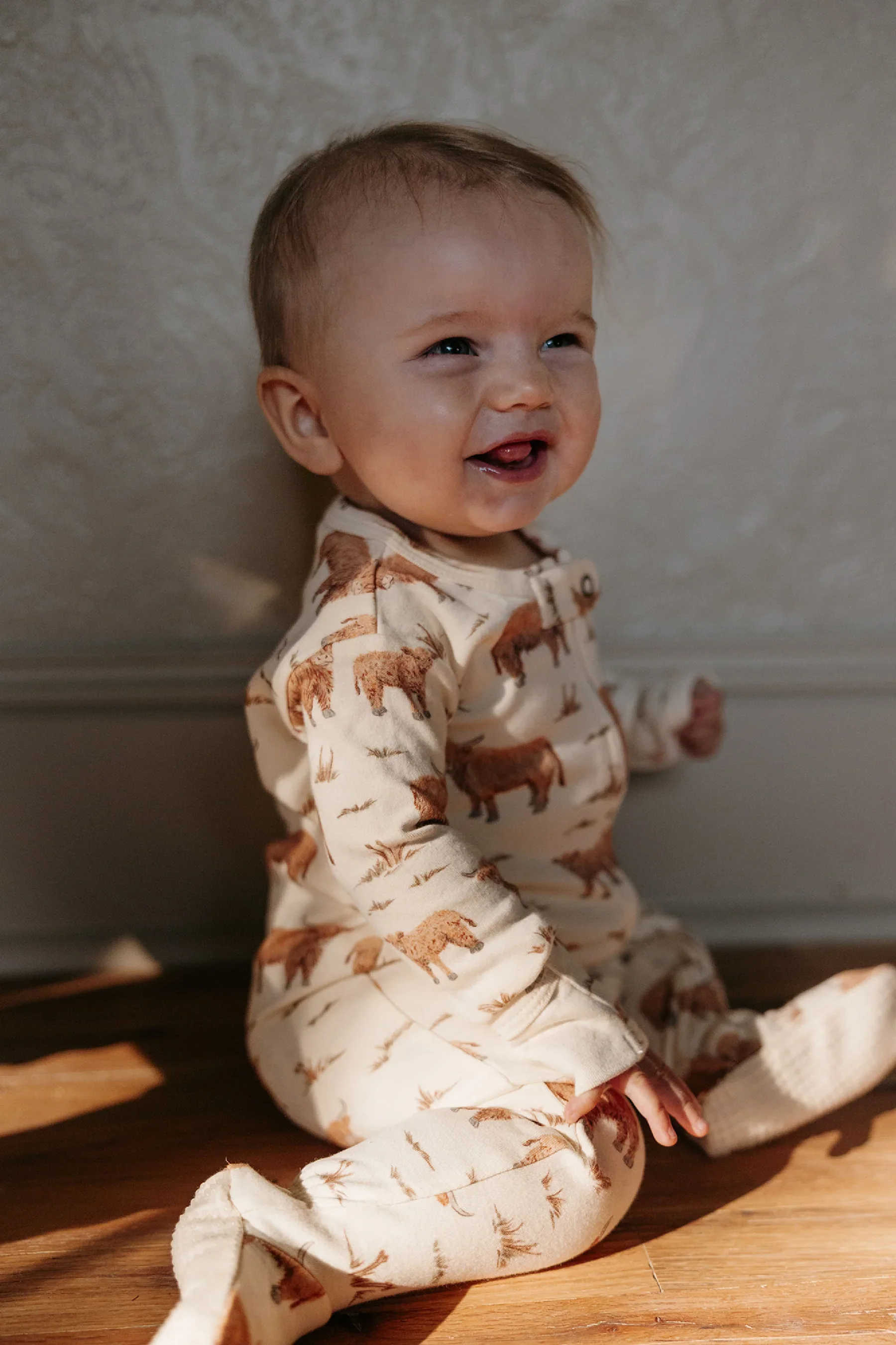 L'oved Baby Highland Cow | Organic Zipper Footie - Image 4