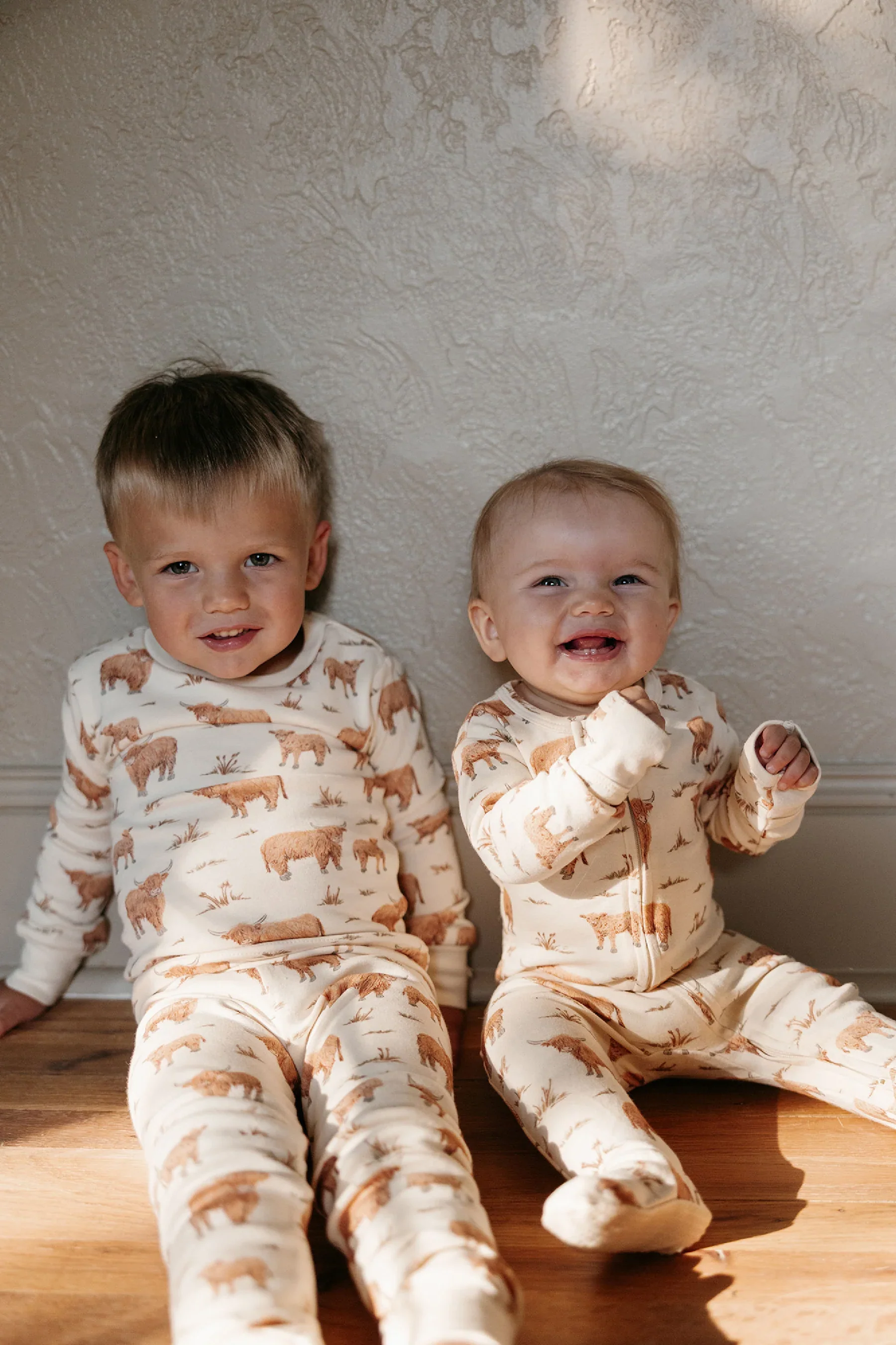 L'oved Baby Highland Cow | Organic Zipper Footie - Image 5