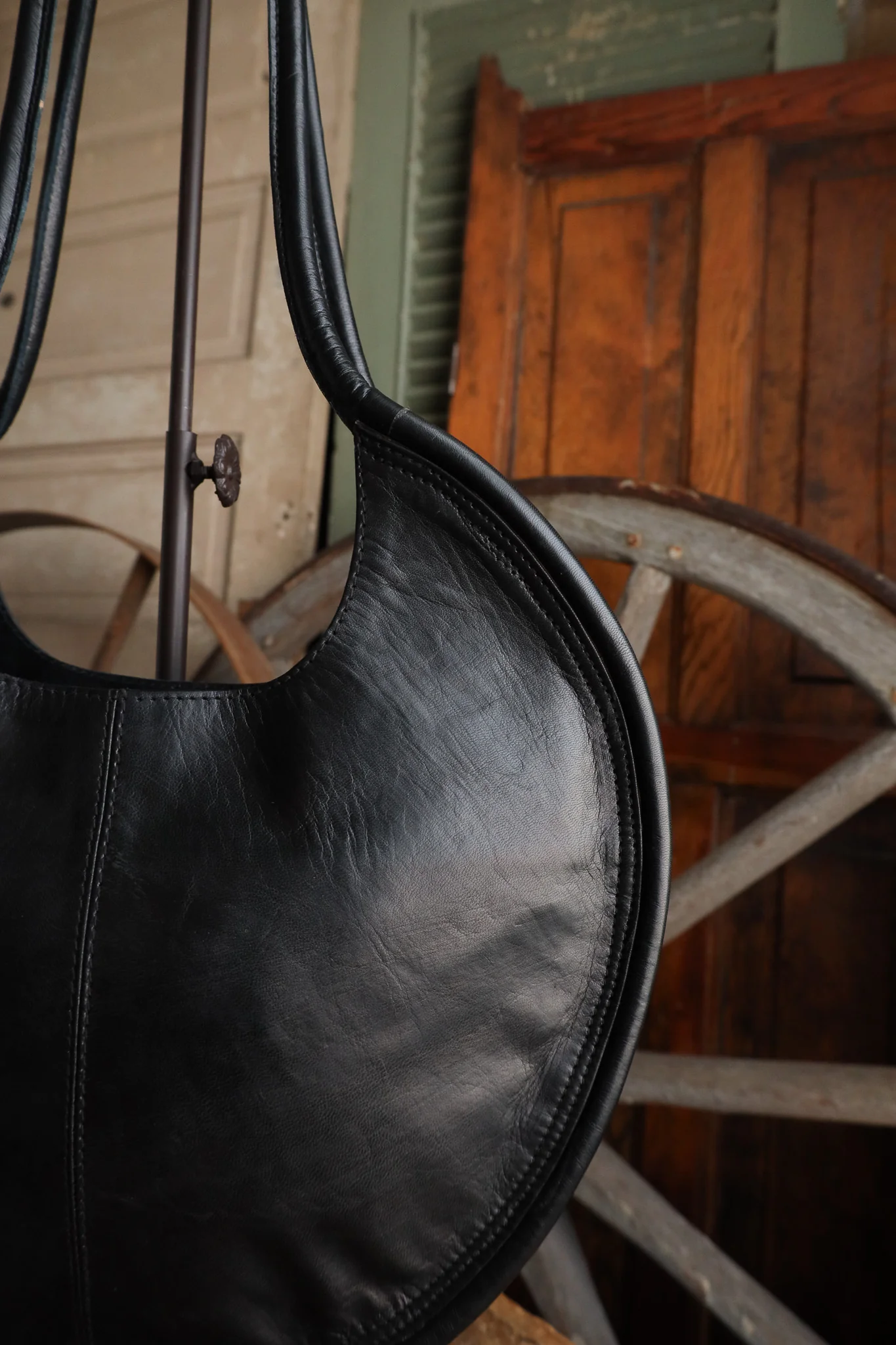 Leather Circle Bag- Black - Image 4