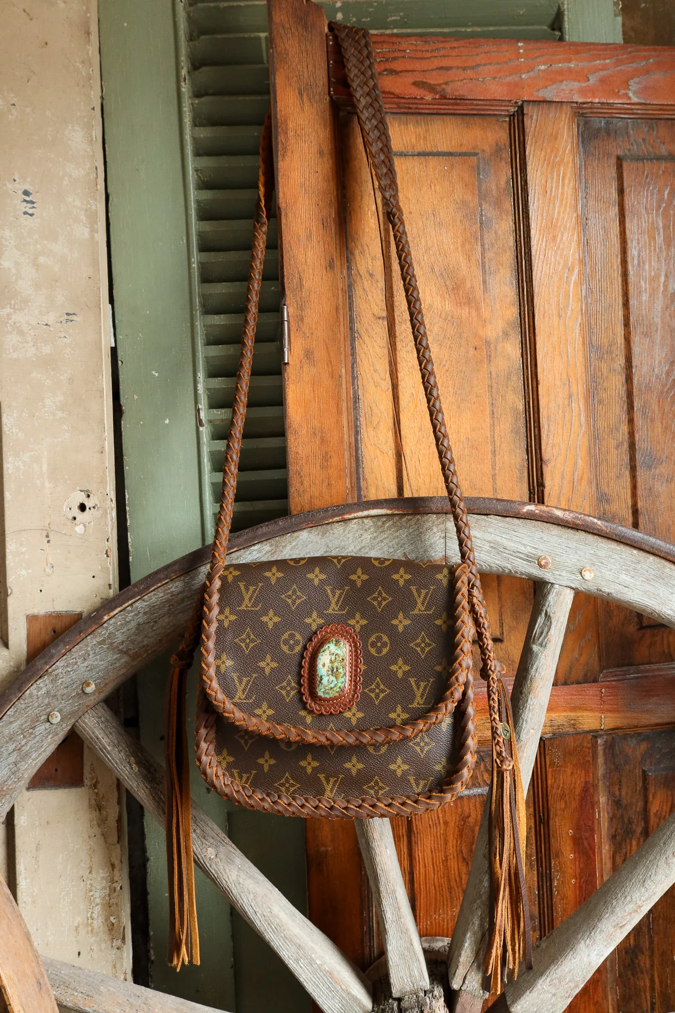 Leather and Vodka Saint Cloud GM 85 Carat Pilot Mountain Turquoise Handbag - Image 5