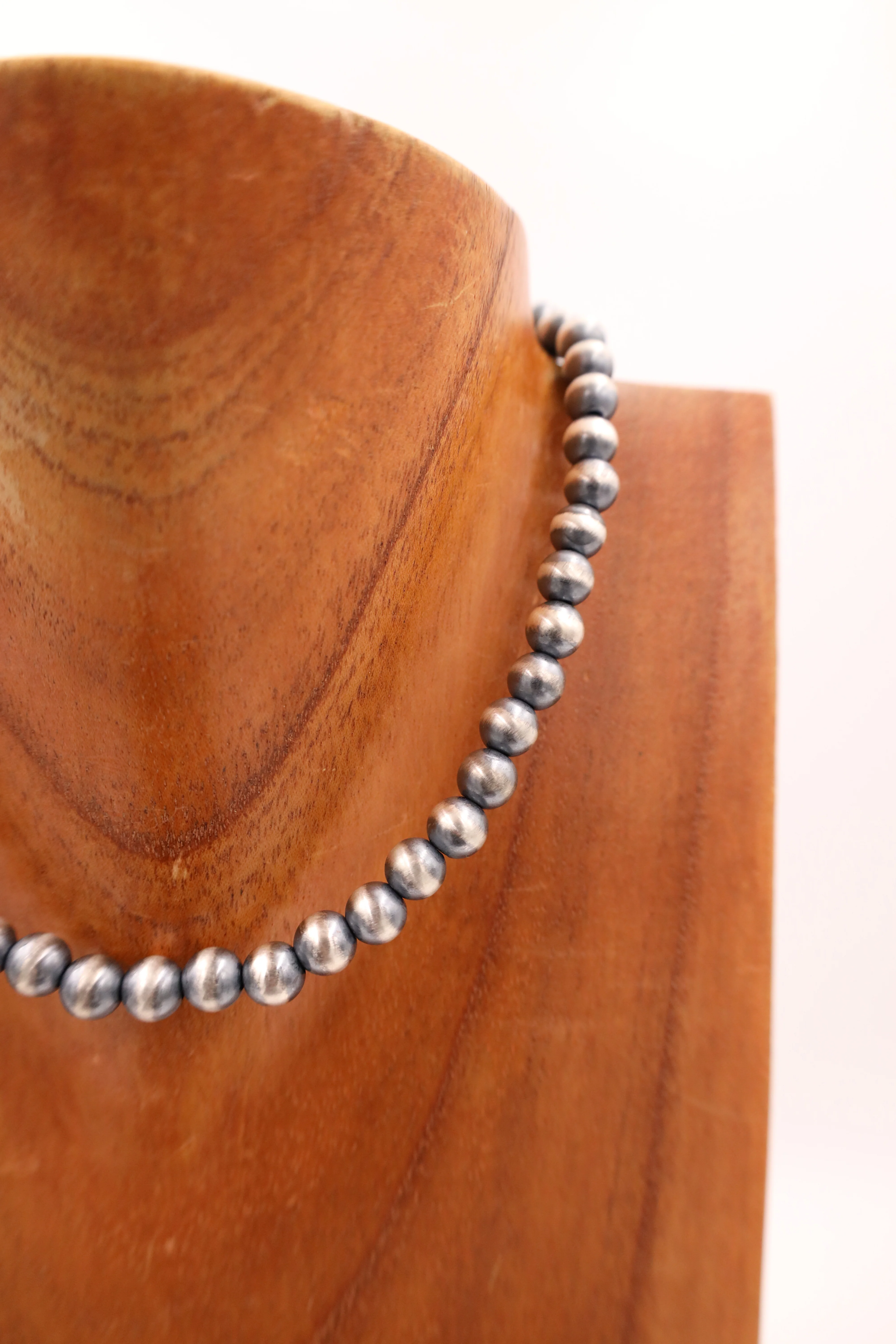 Sterling Silver Navajo Pearl 18" 8MM Necklace - Image 4