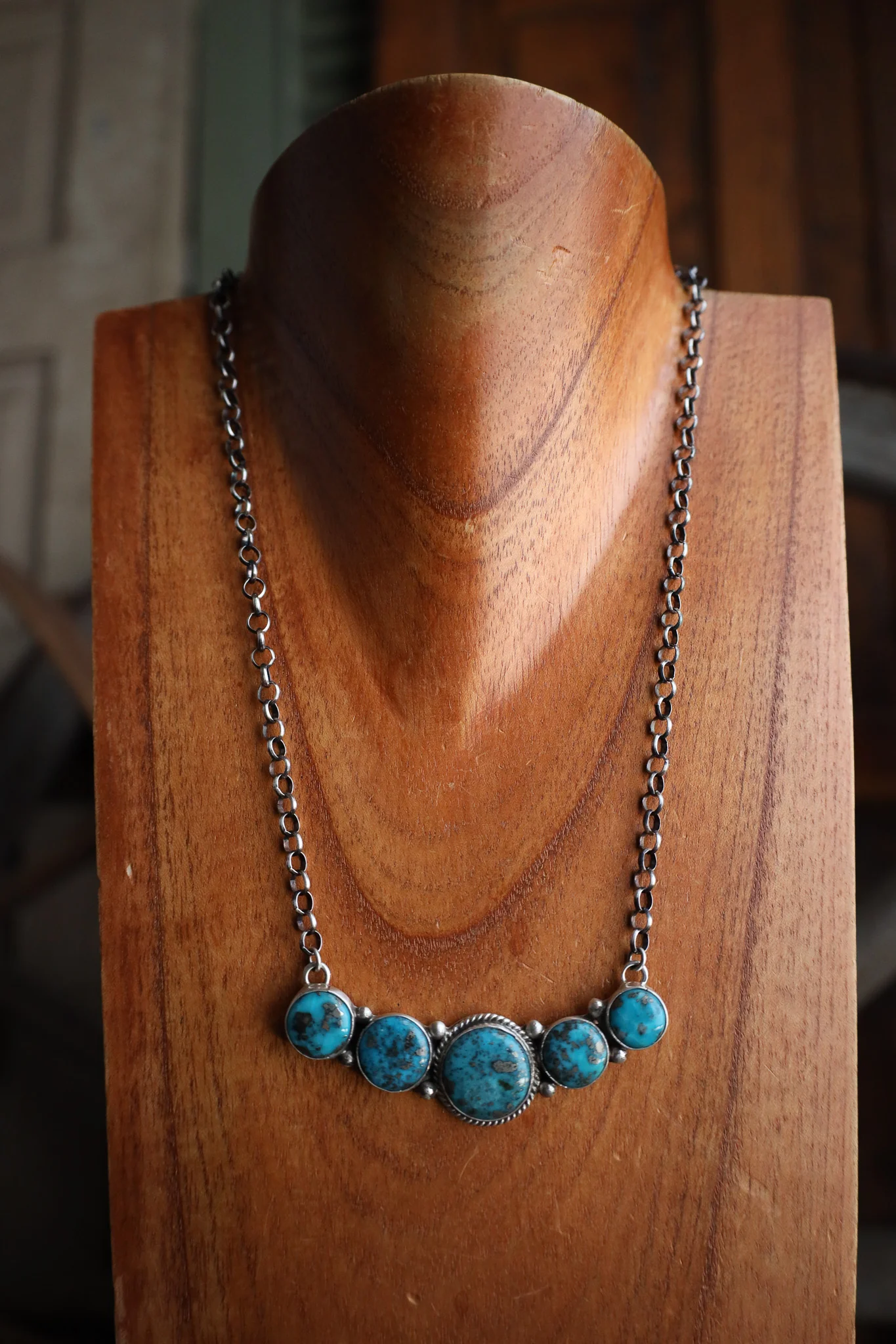 5 Graduated Round Turquoise Stones On Chain Necklace