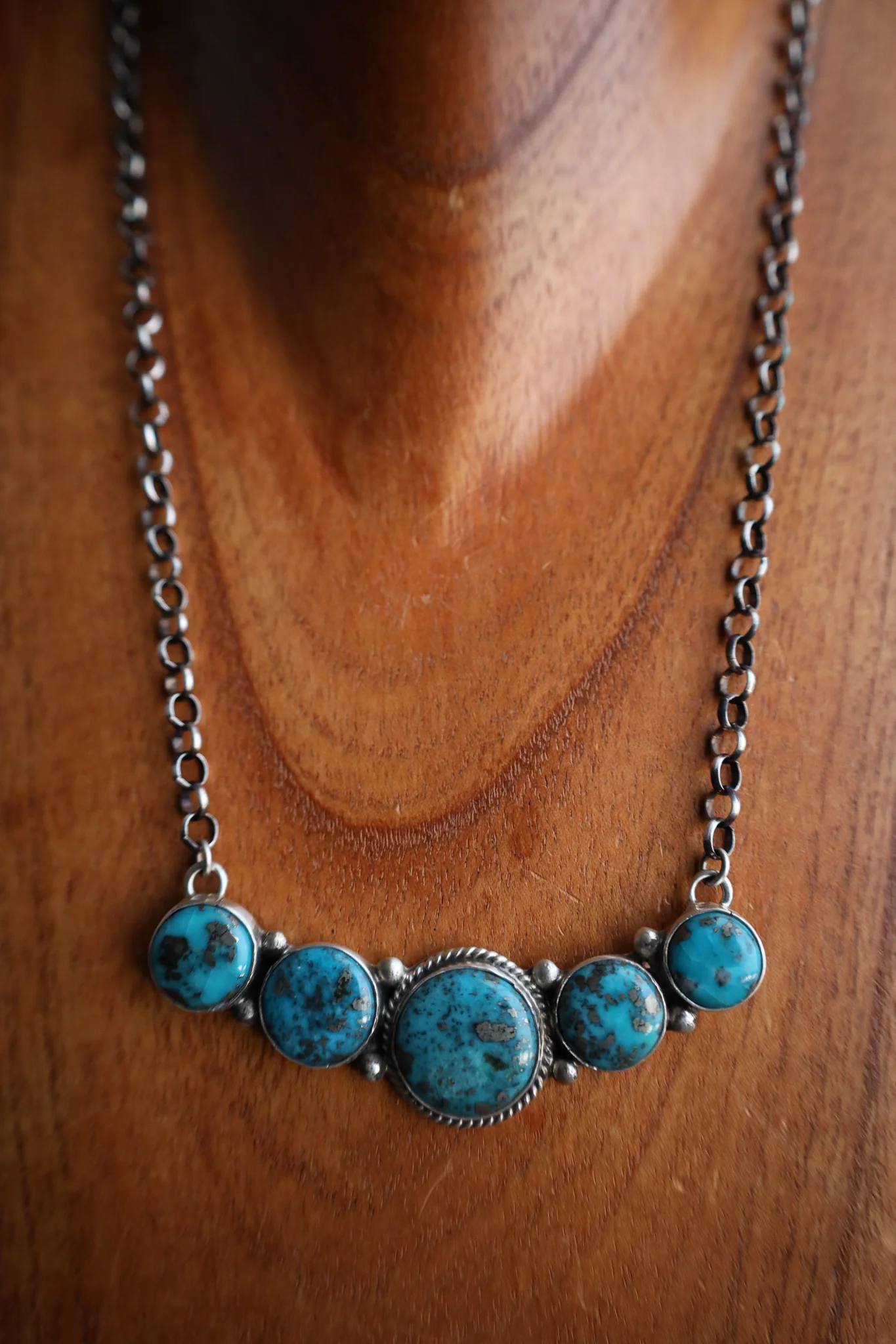 5 Graduated Round Turquoise Stones On Chain Necklace - Image 2
