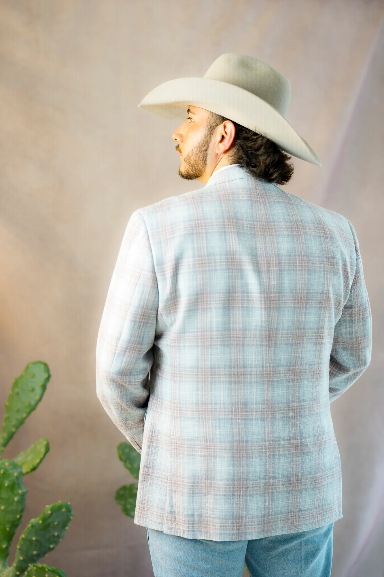 Maverick Exclusive Box Plaid Grey and Dusty Rose Sport Coat - Image 4