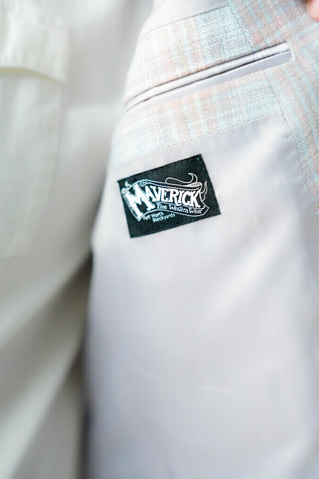 Maverick Exclusive Box Plaid Grey and Dusty Rose Sport Coat - Image 6