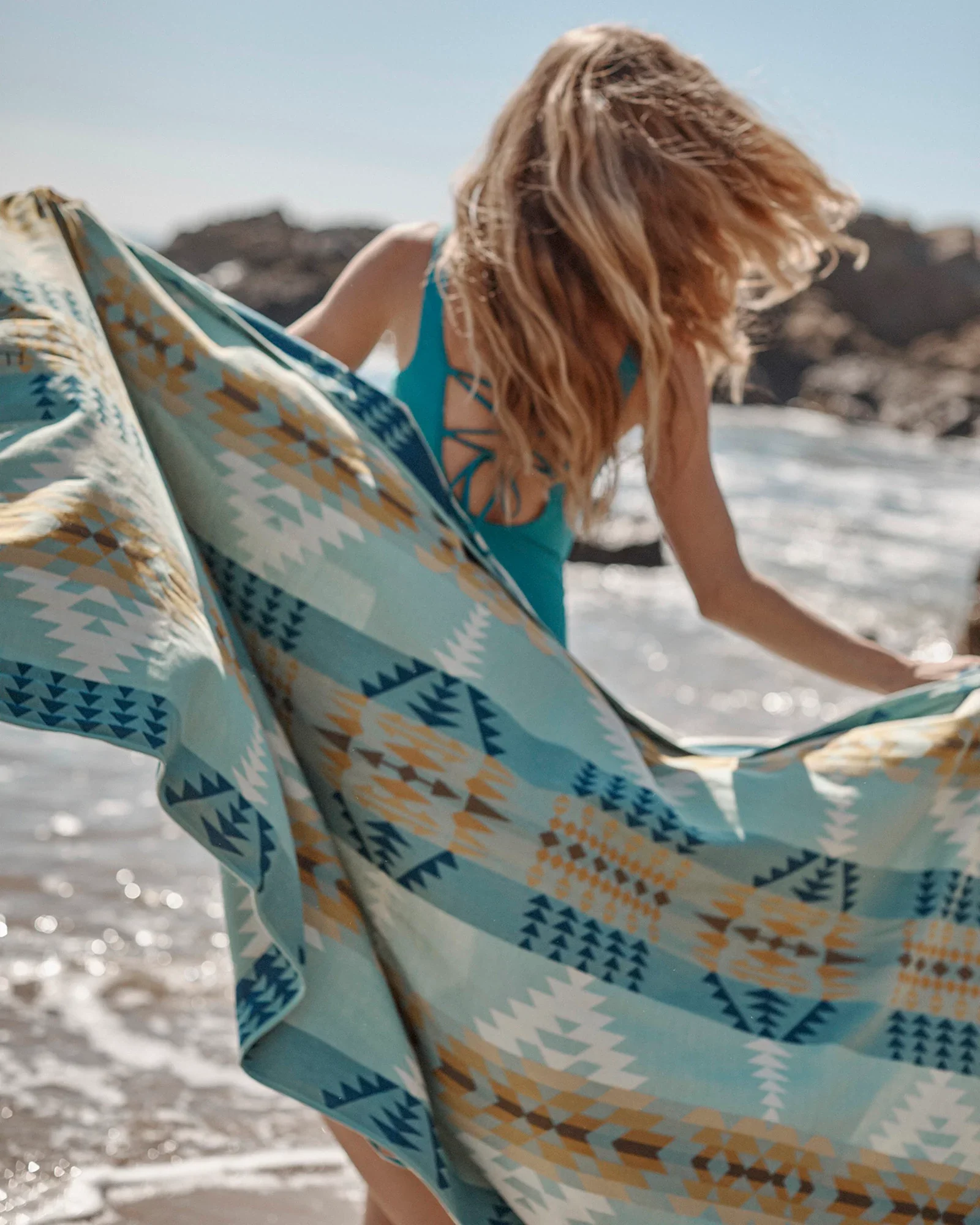 PENDLETON LIGHTWEIGHT SUNSEEKER TOWEL - Image 4