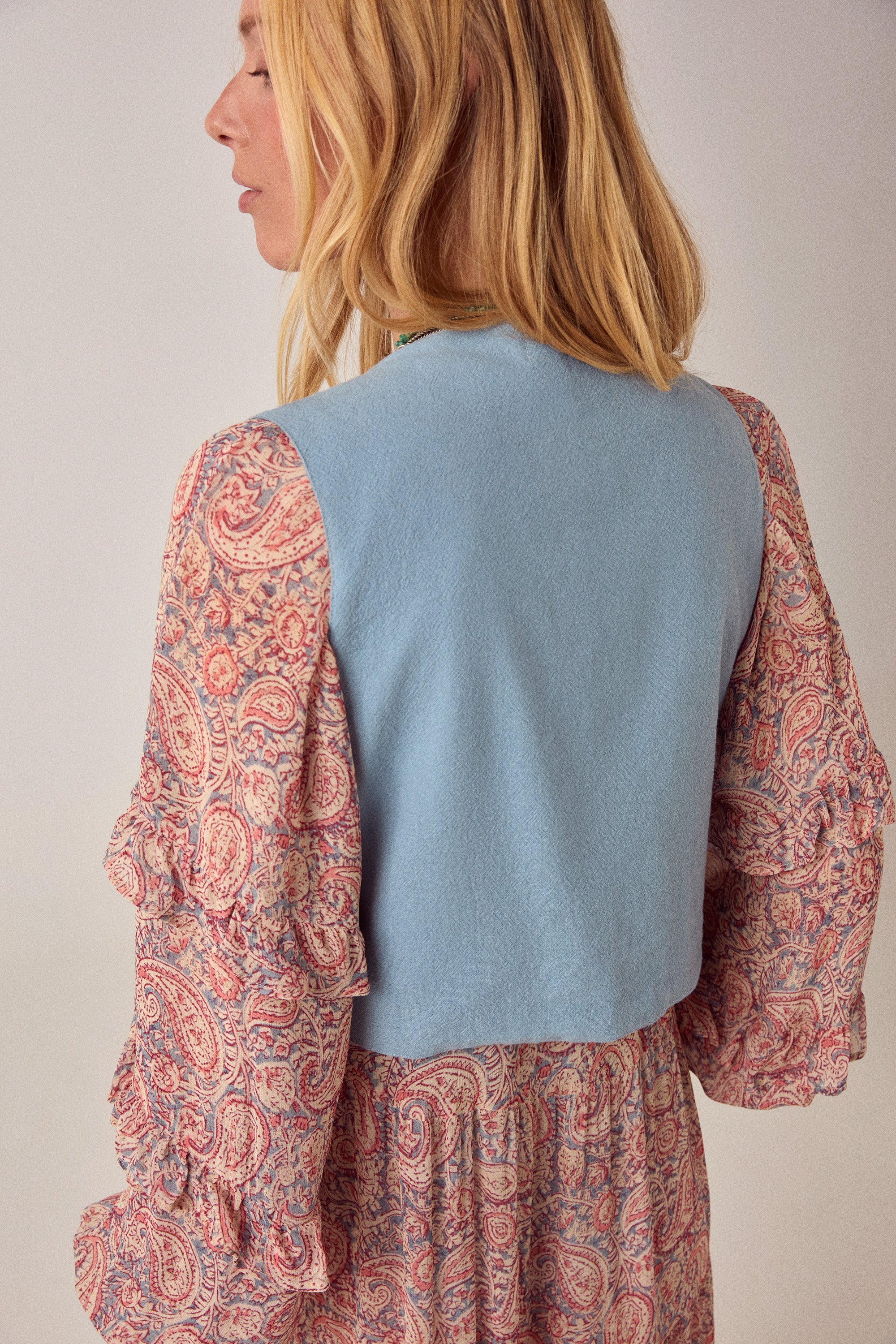 Maison Hotel Treasure Vest Halo Moon - Image 2